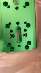 Doppelbefestigung / Doppelschiene aus Prismenschiene und zwei Prismenklemmen zusammengestellt