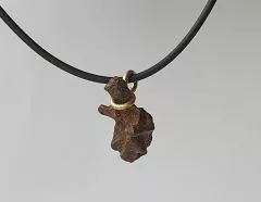 Meteorit Sericho, Stein-Eisen, 750/- Gold.